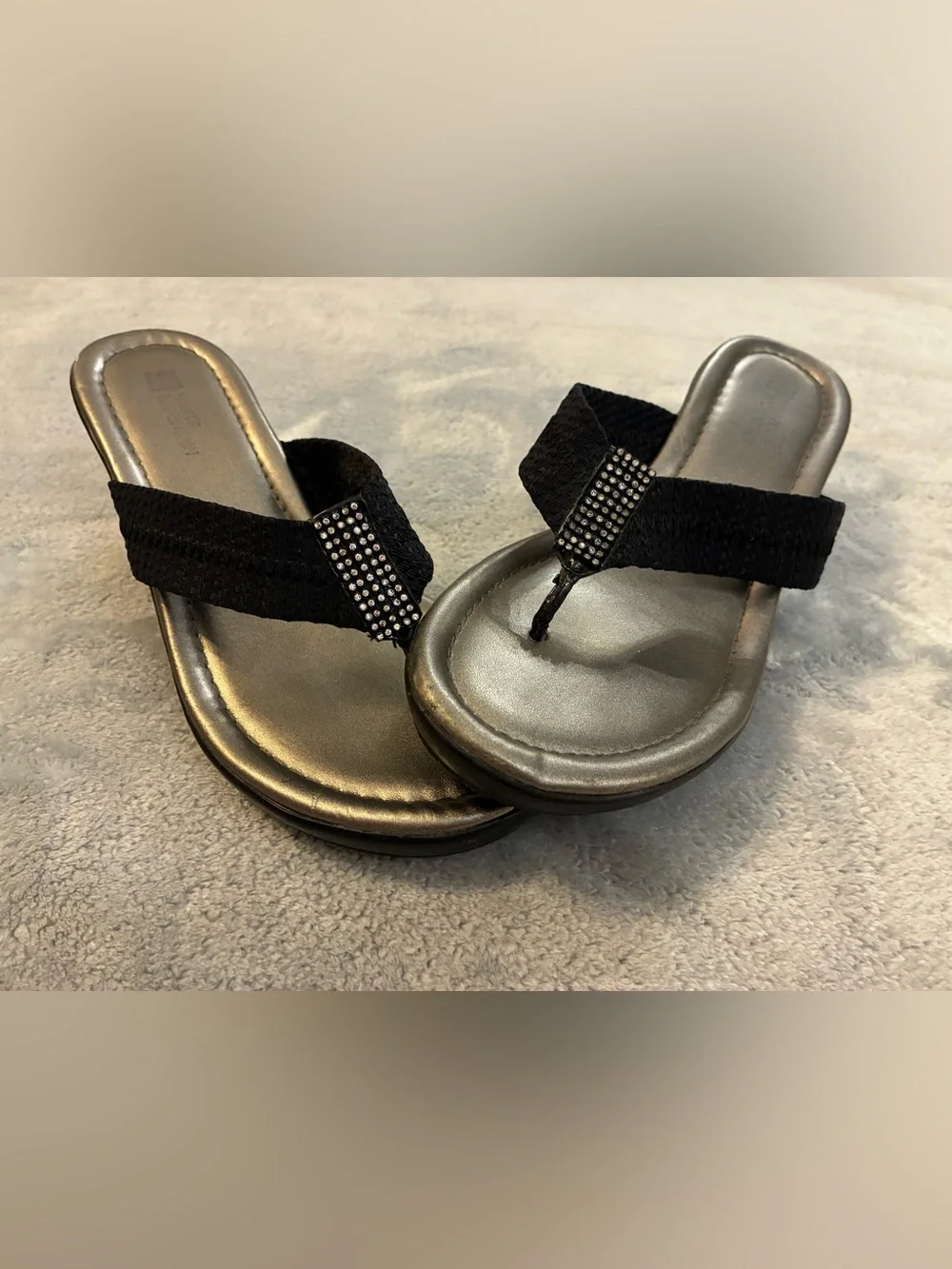 Women's White Mountain Brand Black Rhinestone Wedge Thong Sandals - Size 6